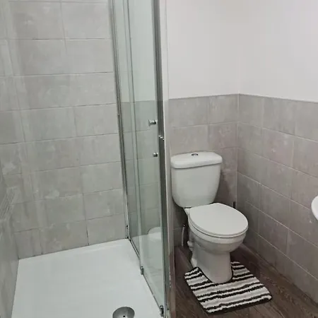 Impeccable 4-bed House Near Centre Casa vacanze