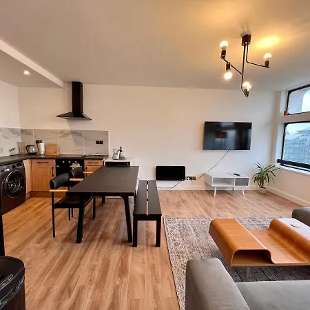 View 2 Bedrooms Flat *