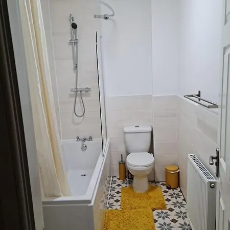 Impeccable 4-bed House Near Centre * Manchester