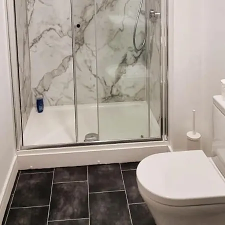 Apartment Lovely 2-br Flat Near Salford Royal No.3