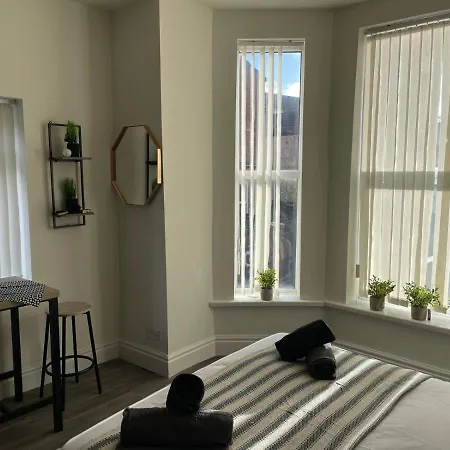 아파트 Deluxe Centrally Located In