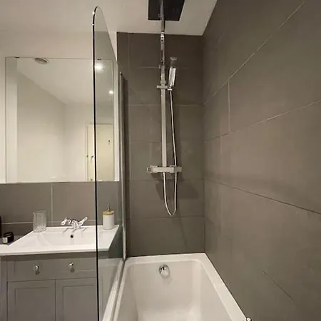 2 Bedroom House With Garden
