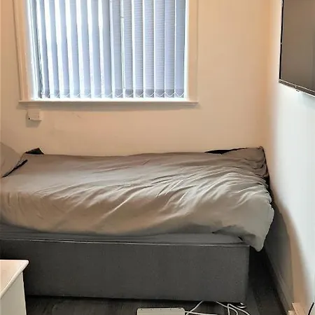 Single Bedroom In Withington M20 1 Single Bed, Rm4 ゲストハウス マンチェスター