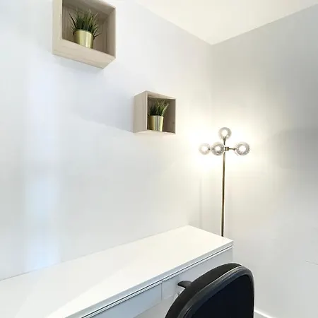 Centre, Floor Apartment, Two Balconies Manchester