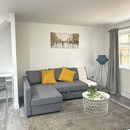 Elcot Close Private In A 4 Bed Shared House