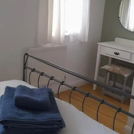 Holiday home 2 Bedroom House With Garden *