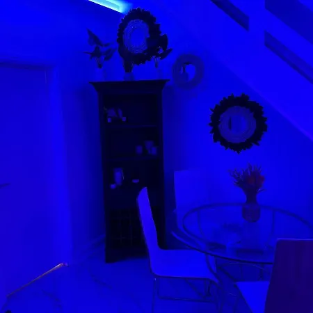 Short Stopzzz & Indoor Hot Tub Апартаменты
