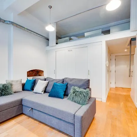 Pass The Keys Modern Ctr Studio Sleeps 6 Apartment Manchester