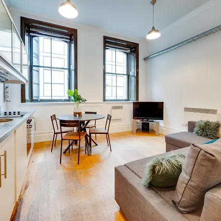 Pass The Keys Modern Ctr Studio Sleeps 6 Apartment