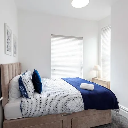 Spacious Comfortable House Close To Etihad+parking * Manchester