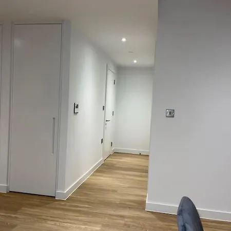 Luxe 1 Bedroom Apt Central