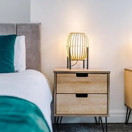 펜션 Three Bedroom With Free Parking 맨체스터