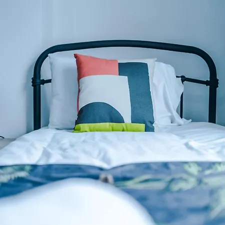 펜션 Three Bedroom With Free Parking 맨체스터