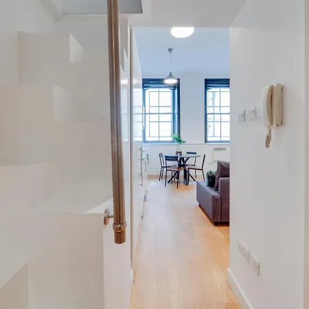Pass The Keys Modern Ctr Studio Sleeps 6 Manchester