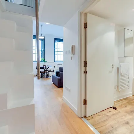 Pass The Keys Modern Ctr Studio Sleeps 6 * Manchester