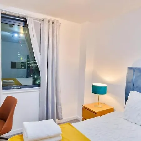 Lovely 2-bedroom Apartment, Free Parking Apartmán