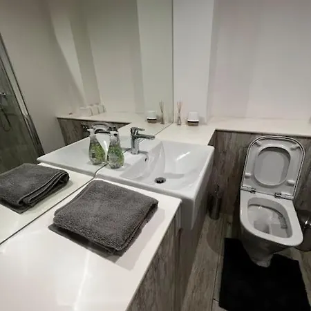 Stylish 2 Bedroom Манчестер