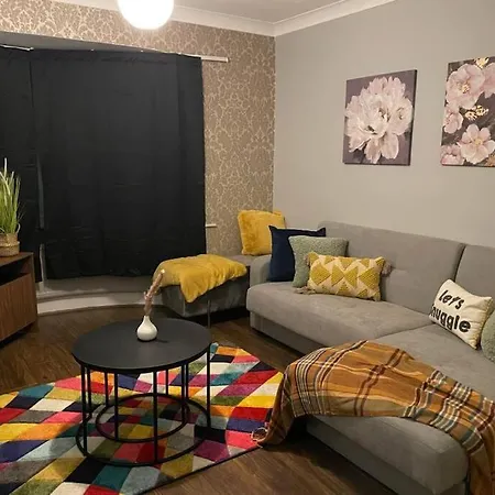 Spacious 3 Bedroom Semi Detached In * Manchester