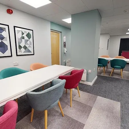 Comfy Ensuite Bedrooms At Gardens Near Centre *