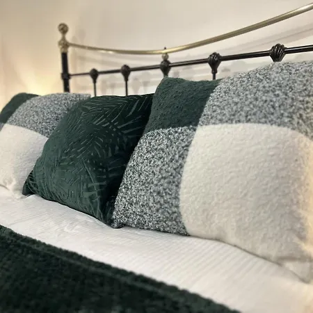 Entire House - 2 Bedroom With Free Parking 別荘 マンチェスター