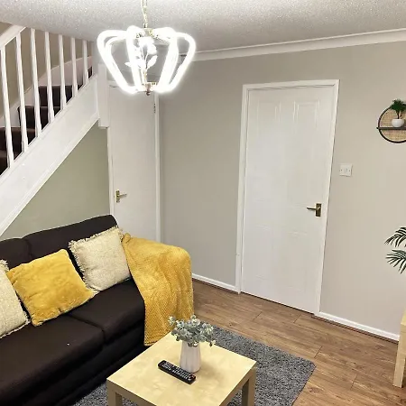 Feriehus Entire House - 2 Bedroom With Free Parking *