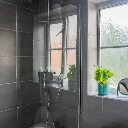 Bv Stylish Homely 3 Bedroom Close To Arena Сasa de vacaciones