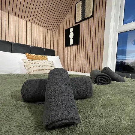 아파트 Deluxe Centrally Located In