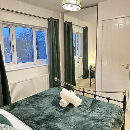Feriehus Entire House - 2 Bedroom With Free Parking *