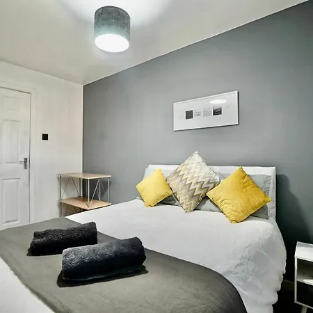 Lovely 1 Bed House Share! Free Off Road Parking! Large Rear Garden マンチェスター