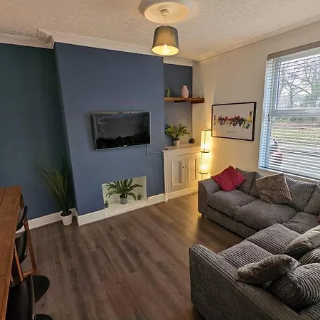 Gloucester Pl - Affordable 3 Bed House *