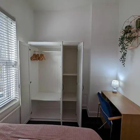 Gloucester Pl - Affordable 3 Bed House * Manchester