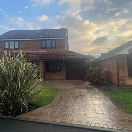Modern In Quiet Neighbourly Street, Perfect For Work From Home, Quick Links To Centre * Manchester