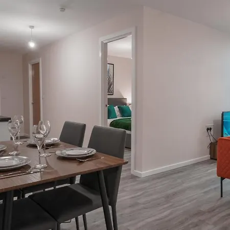 Modern 2 Bed In - Sleeps 4 *