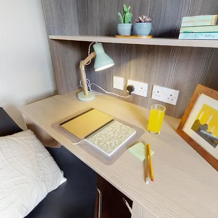 Student Only Iq Lambert House Apartment *
