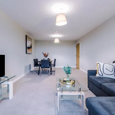 Spacious 2 Bedroom Flat With Balcony & River Views マンチェスター