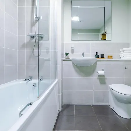 アパート Spacious 2 Bedroom Flat With Balcony & River Views マンチェスター