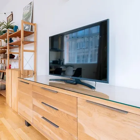 Bright 2bd Flat In
