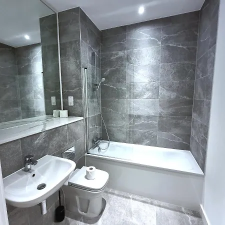 Апартаменты Millionaires Pad - 2 Bedroom Service *