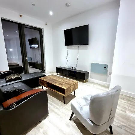 Millionaires Pad - 2 Bedroom Service * Манчестер