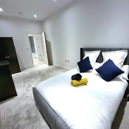 Millionaires Pad - 2 Bedroom Service