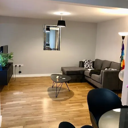 Double Bedroom Central