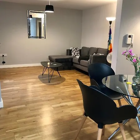 Double Bedroom Central *