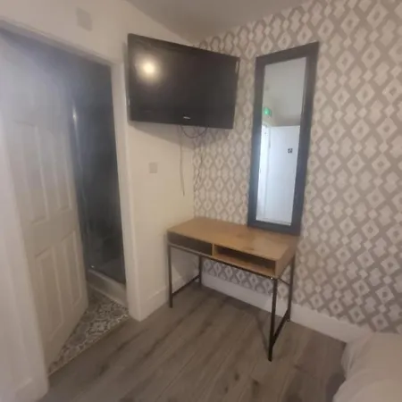 4 With Bathroom In Levenshulme Kwatera prywatna