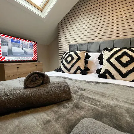 Deluxe Centrally Located In