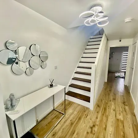 House In * マンチェスター