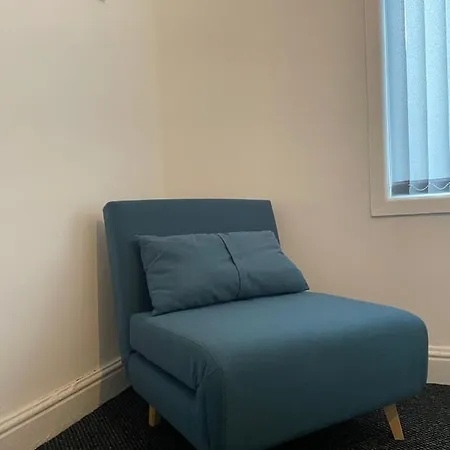 In Levenshulme, 아파트