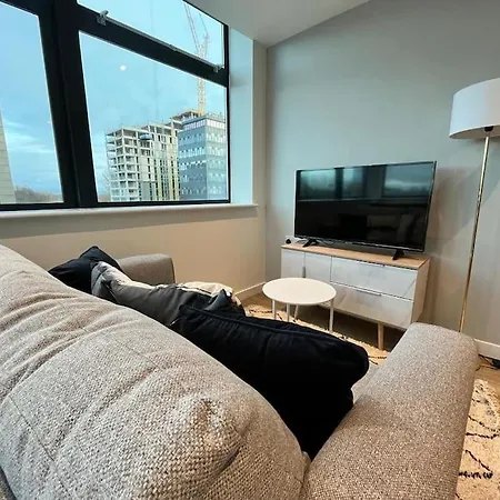 Fantastic One Bedroom Near Old Trafford Stadium Apartmán