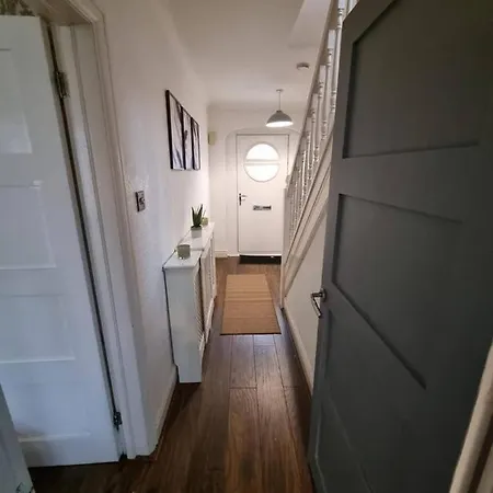 アパート Large House In マンチェスター