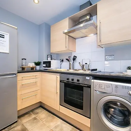 דירה Large 2 Bedroom Sleeps 6 מנצ'סטר