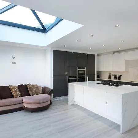 Semesterbostad Guestready - Newly Renovated In Detached Manchester
